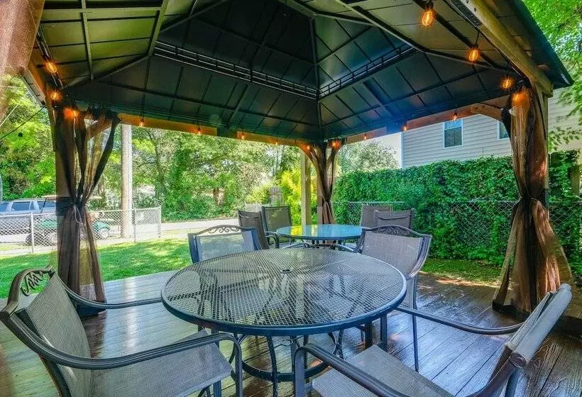 Colonial Beach House W/ Patio: 2 Blocks To Beach!