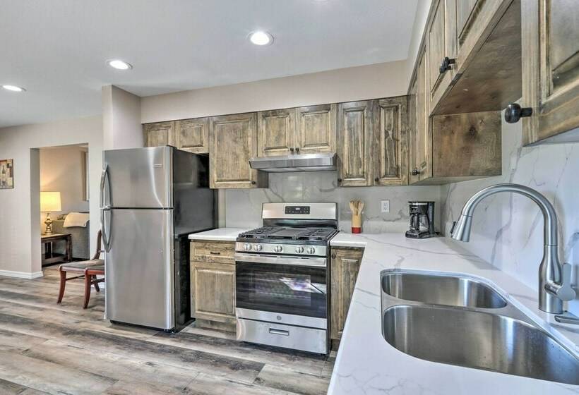 Contemporary Flagstaff Retreat W/ Ponderosas!