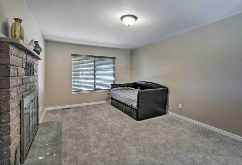 Contemporary Flagstaff Retreat W/ Ponderosas!