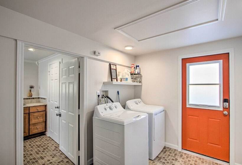 Convenient Burien Getaway: 12 Mi To Dtwn Sea!