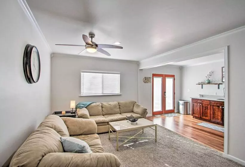 Convenient Burien Getaway: 12 Mi To Dtwn Sea!