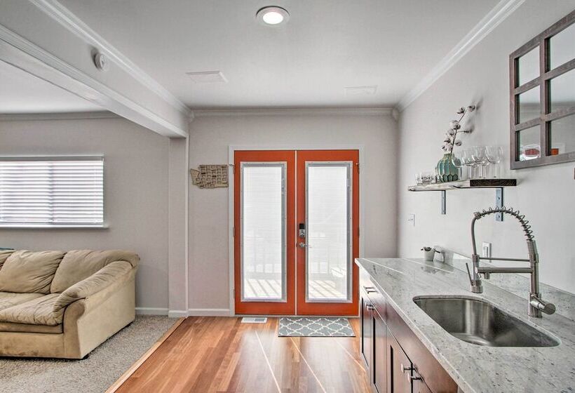 Convenient Burien Getaway: 12 Mi To Dtwn Sea!