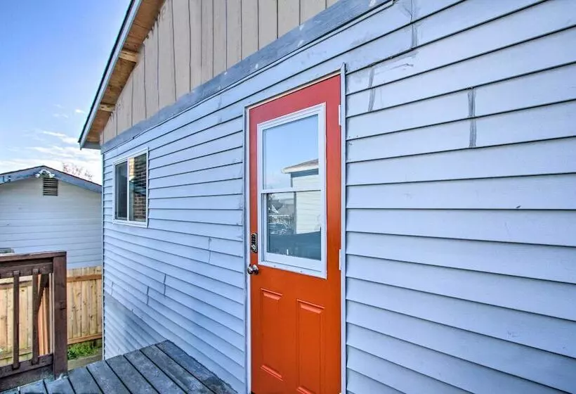 Convenient Burien Getaway: 12 Mi To Dtwn Sea!