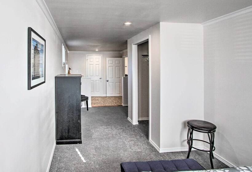 Convenient Burien Getaway: 12 Mi To Dtwn Sea!