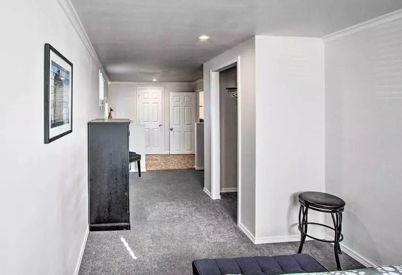 Convenient Burien Getaway: 12 Mi To Dtwn Sea!