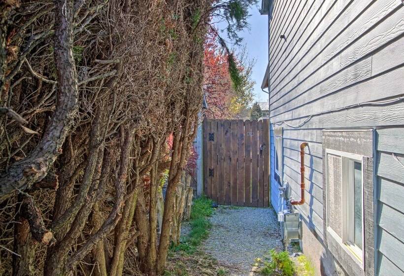 Convenient Burien Getaway: 12 Mi To Dtwn Sea!