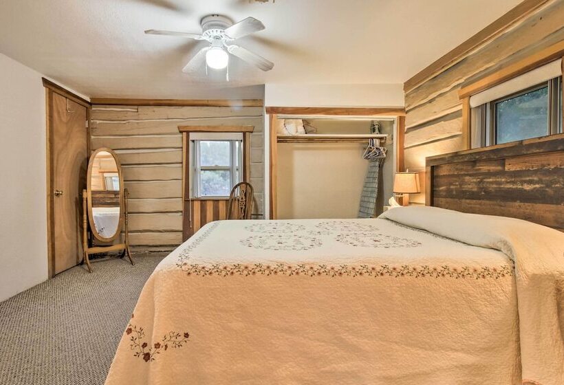 Cozy Augusta Cabin W/ Furnished Deck & Grill!