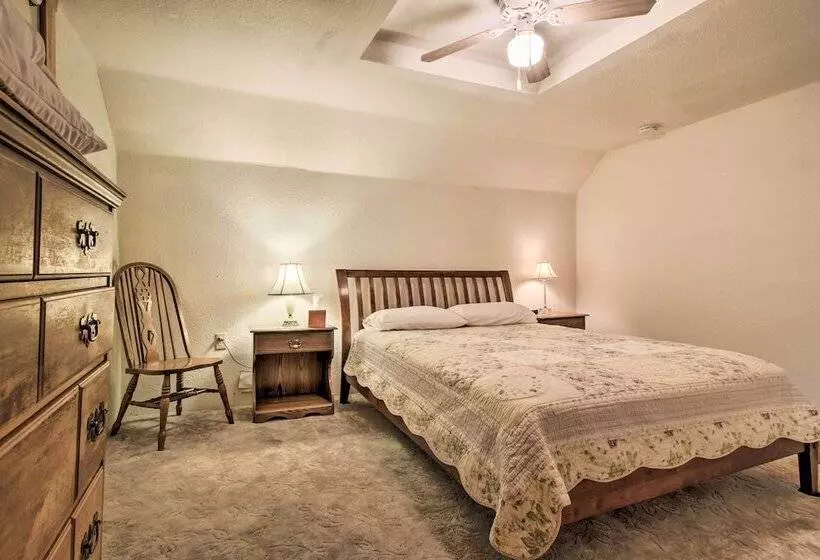 Cozy Augusta Cabin W/ Furnished Deck & Grill!