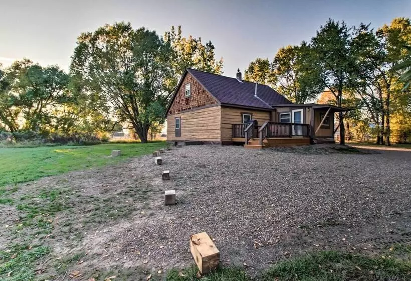 Cozy Augusta Cabin W/ Furnished Deck & Grill!