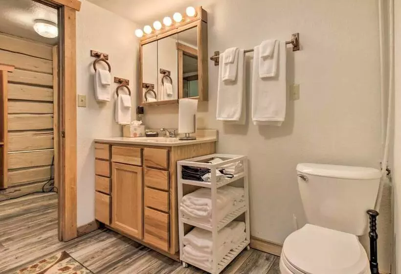 Cozy Augusta Cabin W/ Furnished Deck & Grill!