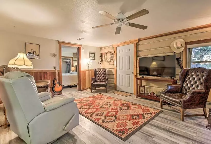 Cozy Augusta Cabin W/ Furnished Deck & Grill!