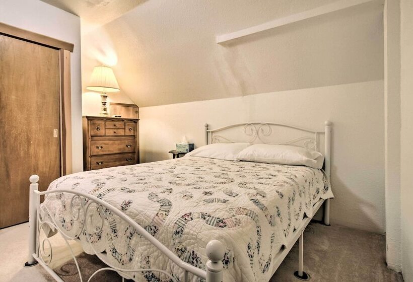 Cozy Augusta Cabin W/ Furnished Deck & Grill!