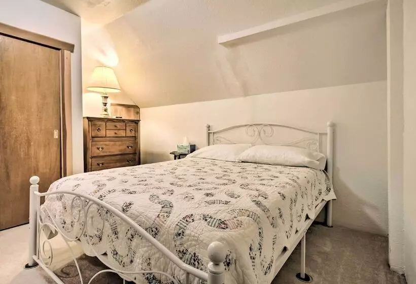 Cozy Augusta Cabin W/ Furnished Deck & Grill!