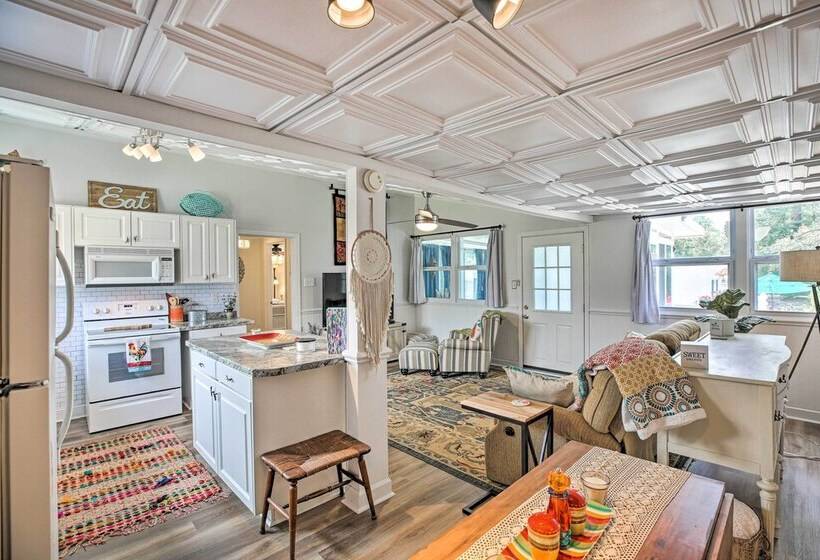 Cozy Pet Friendly Cottage: Walk To White Lake