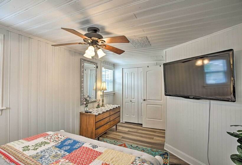 Cozy Pet Friendly Cottage: Walk To White Lake