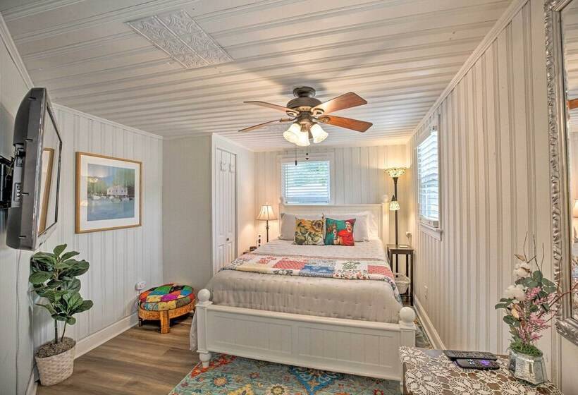 Cozy Pet Friendly Cottage: Walk To White Lake