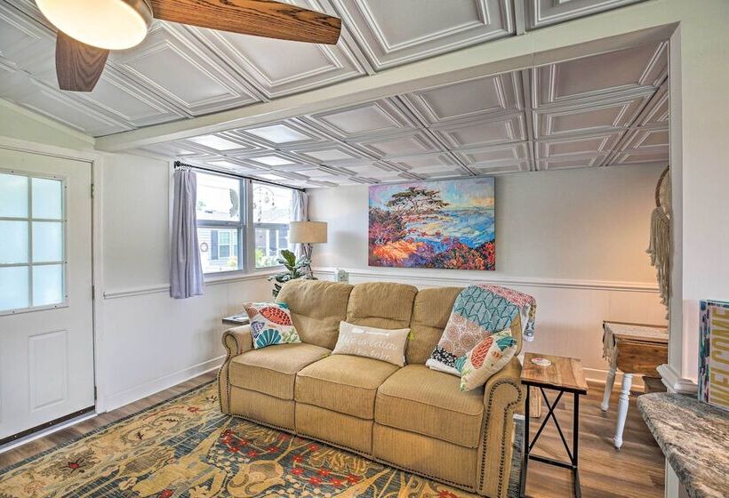 Cozy Pet Friendly Cottage: Walk To White Lake