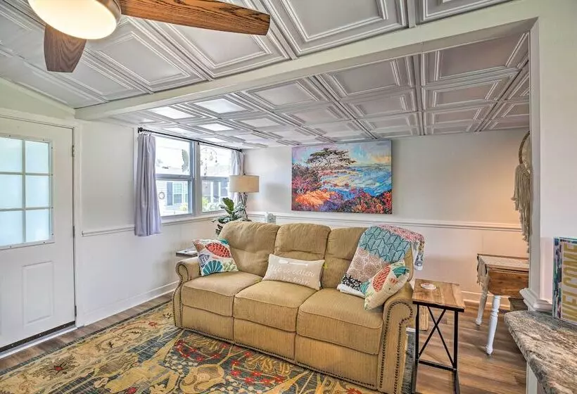 Cozy Pet Friendly Cottage: Walk To White Lake