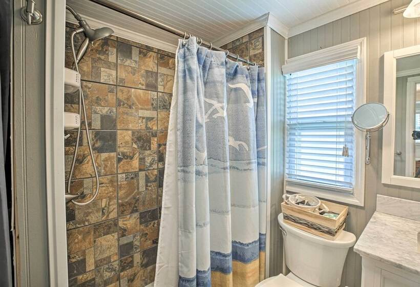 Cozy Pet Friendly Cottage: Walk To White Lake