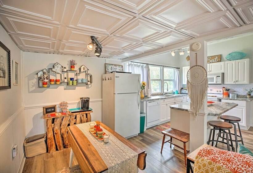 Cozy Pet Friendly Cottage: Walk To White Lake