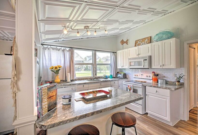 Cozy Pet Friendly Cottage: Walk To White Lake