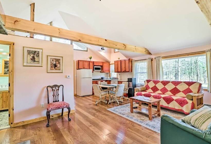 Cozy Tannersville Gem   Ski, Hike, Explore!