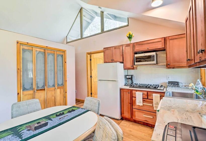 Cozy Tannersville Gem   Ski, Hike, Explore!