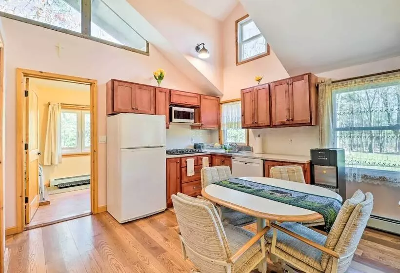 Cozy Tannersville Gem   Ski, Hike, Explore!