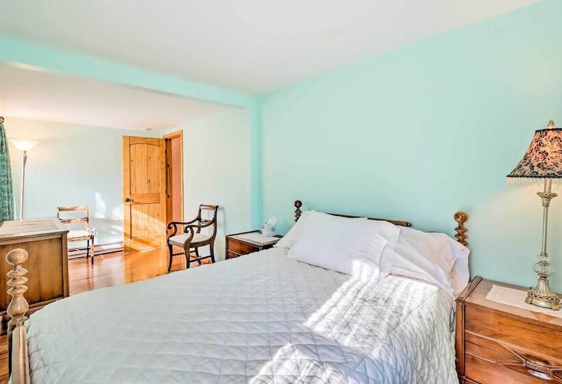 Cozy Tannersville Gem   Ski, Hike, Explore!