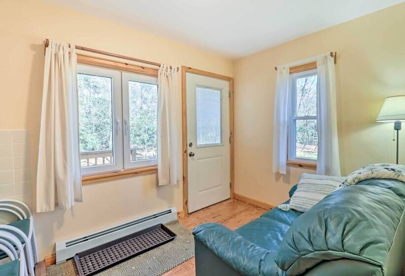 Cozy Tannersville Gem   Ski, Hike, Explore!