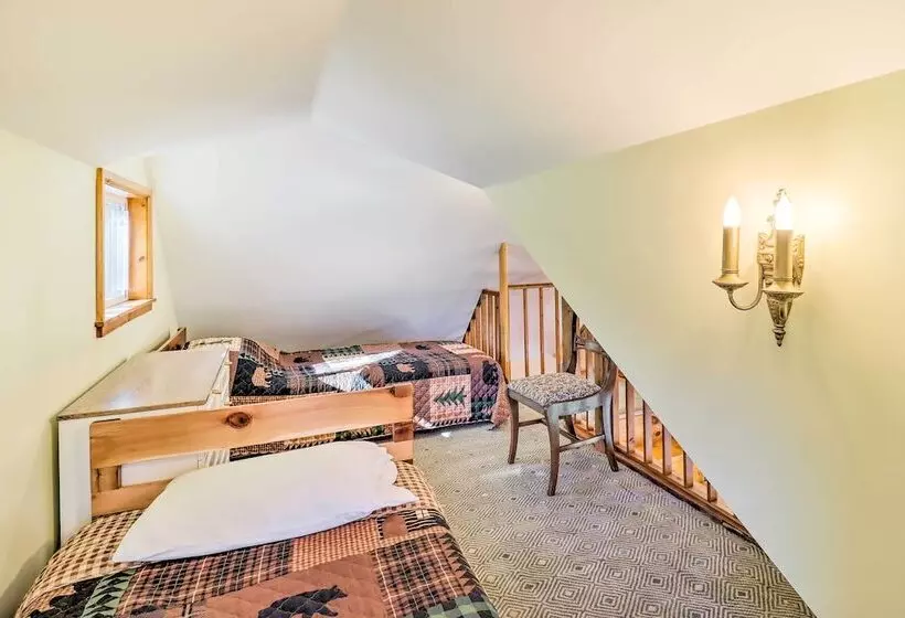 Cozy Tannersville Gem   Ski, Hike, Explore!