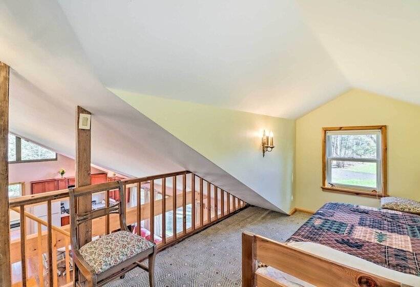 Cozy Tannersville Gem   Ski, Hike, Explore!