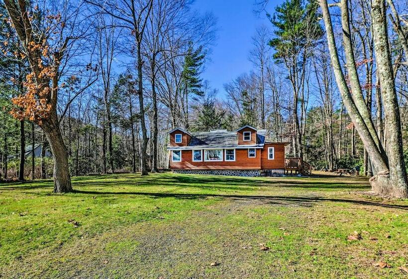 Cozy Tannersville Gem   Ski, Hike, Explore!