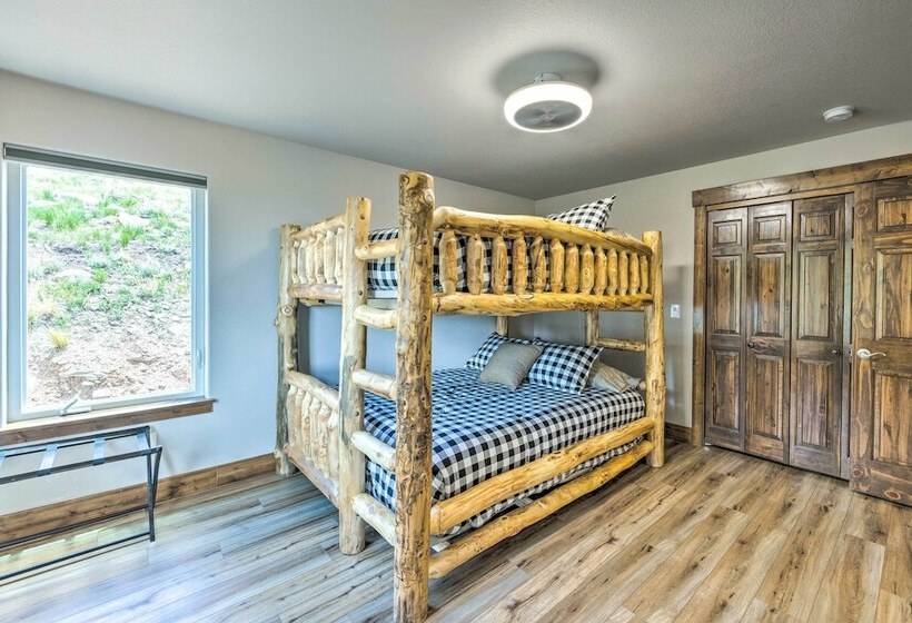 Hot Tub & Mtn View: Cripple Creek Retreat!