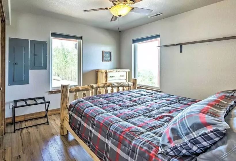 Hot Tub & Mtn View: Cripple Creek Retreat!