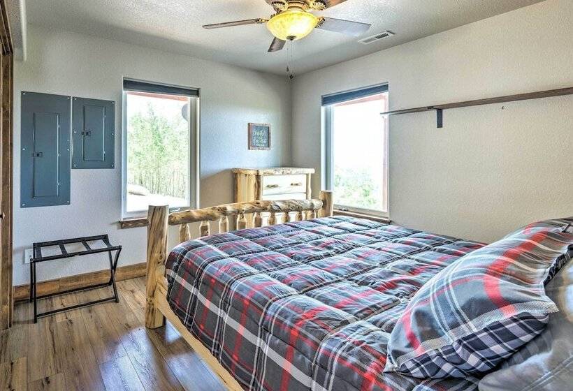 Hot Tub & Mtn View: Cripple Creek Retreat!