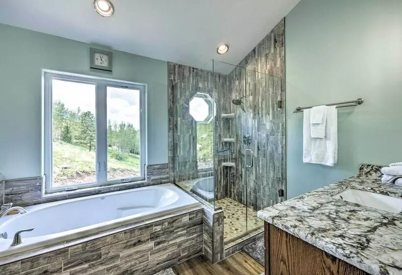 Hot Tub & Mtn View: Cripple Creek Retreat!