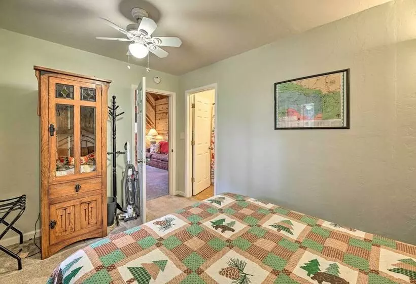 Cute Pinetop Cabin W/ Gas Grill   Hike & Golf!