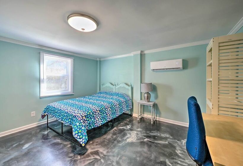 Emerald Isle Escape: Walk To Ocean