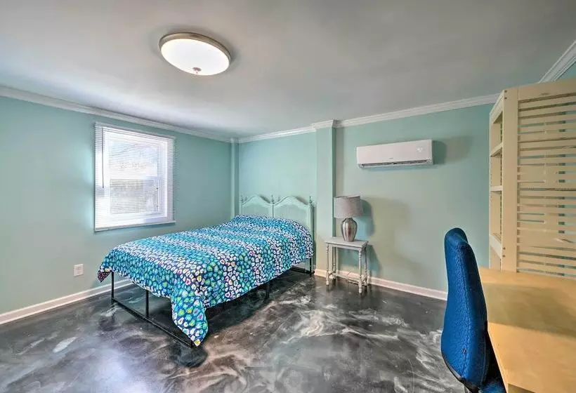 Emerald Isle Escape: Walk To Ocean