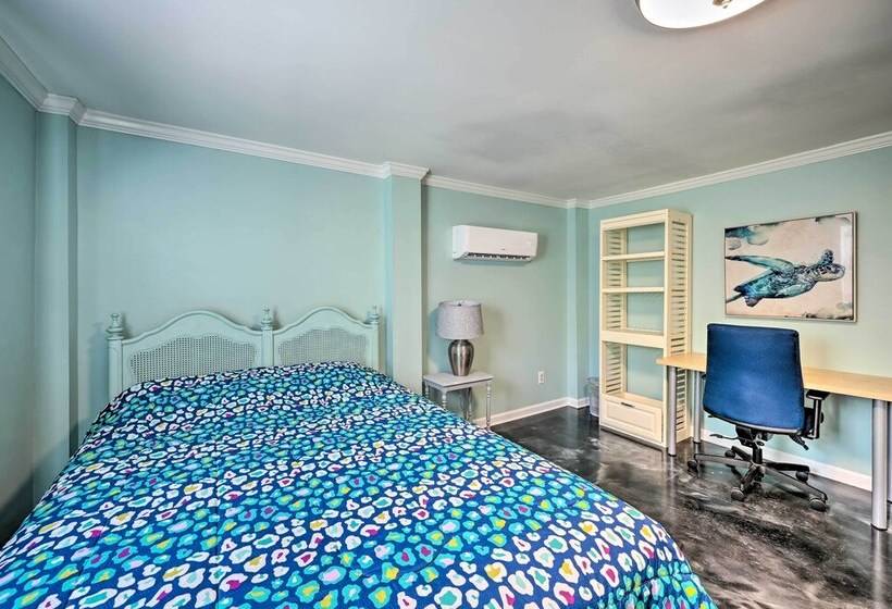 Emerald Isle Escape: Walk To Ocean