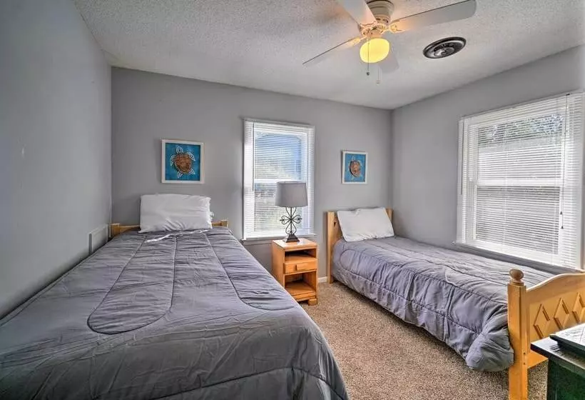 Emerald Isle Escape: Walk To Ocean