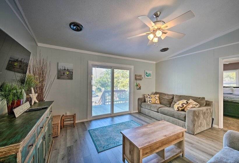 Emerald Isle Escape: Walk To Ocean