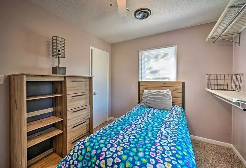 Emerald Isle Escape: Walk To Ocean