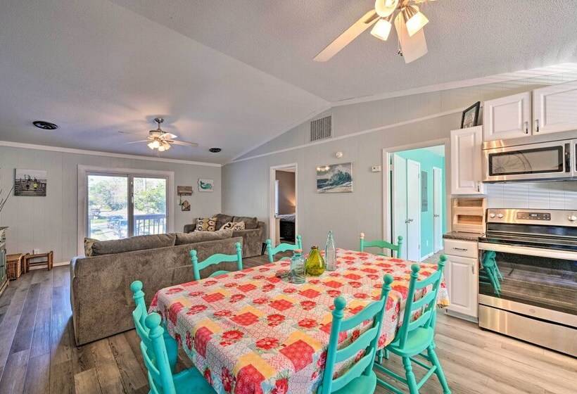 Emerald Isle Escape: Walk To Ocean