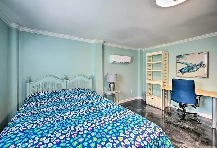 Emerald Isle Escape: Walk To Ocean