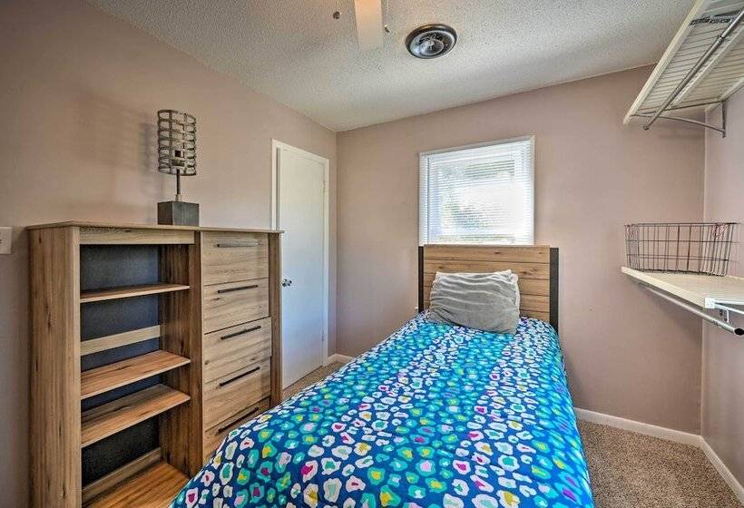 Emerald Isle Escape: Walk To Ocean