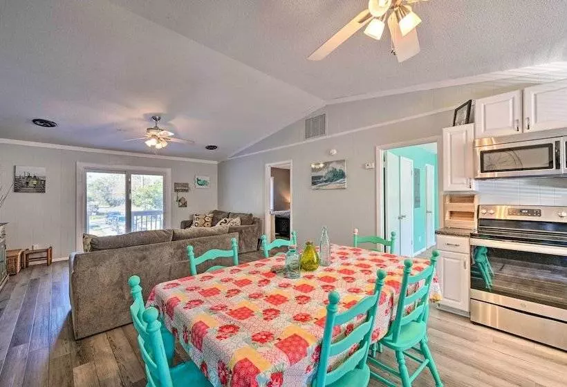 Emerald Isle Escape: Walk To Ocean