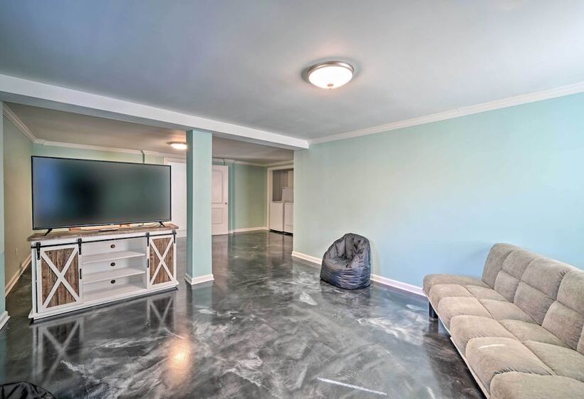 Emerald Isle Escape: Walk To Ocean