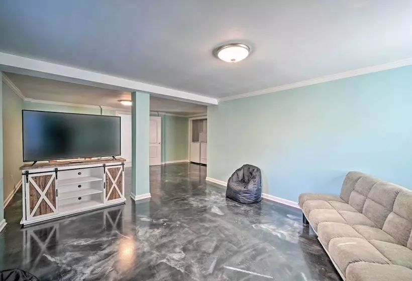 Emerald Isle Escape: Walk To Ocean